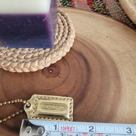 Like new Coach gold hang tag keychain bag charm pendant - Picture 4 of 4